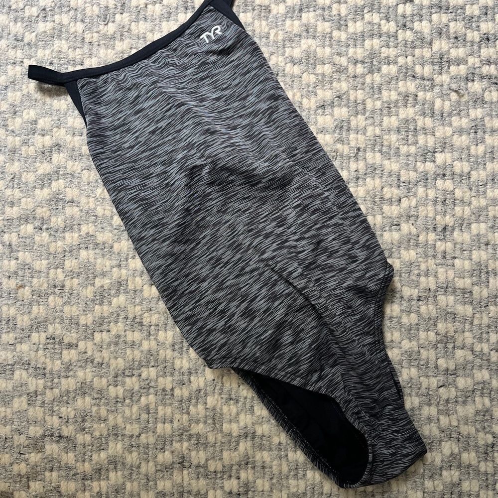 𝅺WOMAN'S TYR One Piece Swimsuit Black and White Size Extra Small